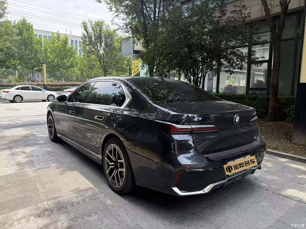 BMW i7, 2025 6