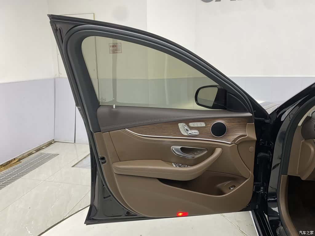 Mercedes-Benz E-Class, 2023 16