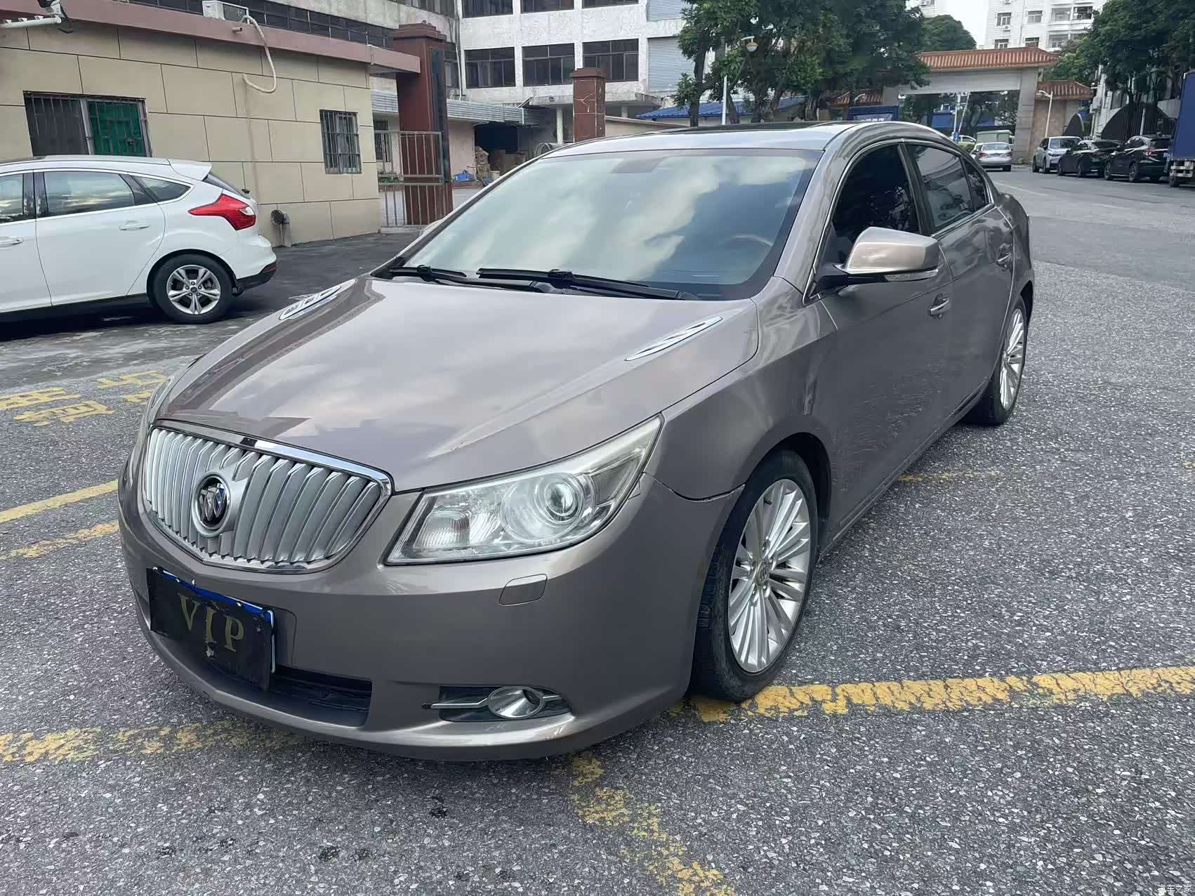 Buick LaCrosse, 2011 1