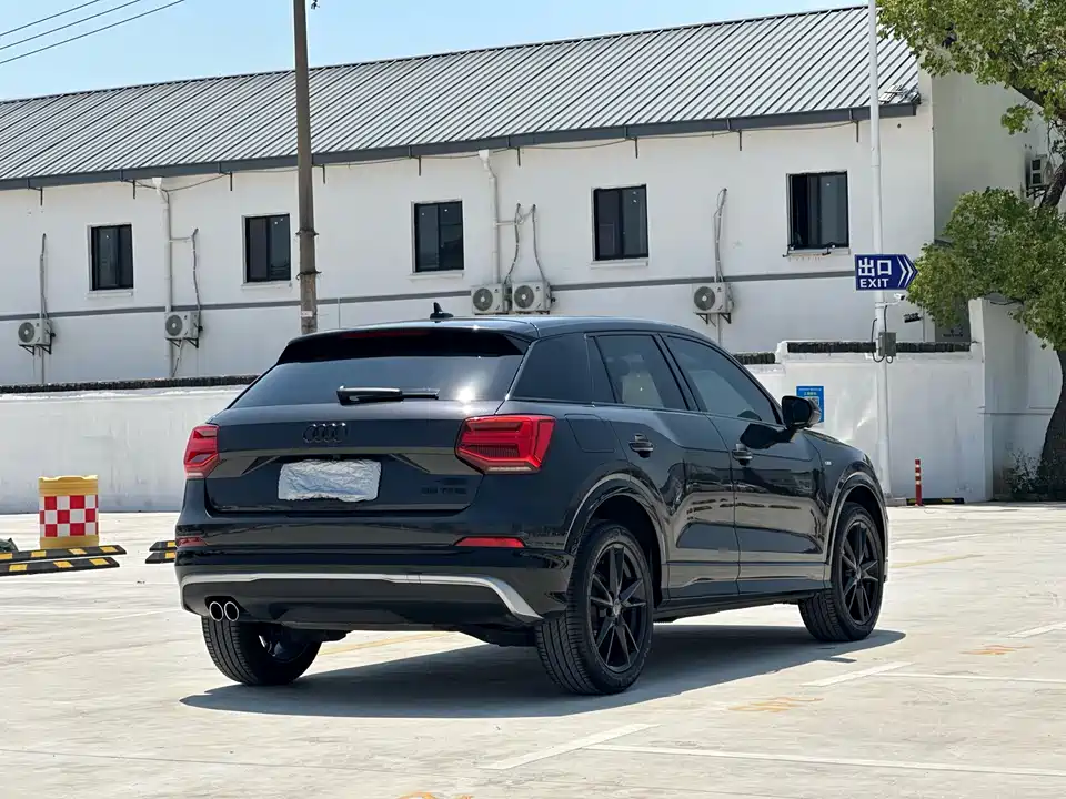 Audi Q2L