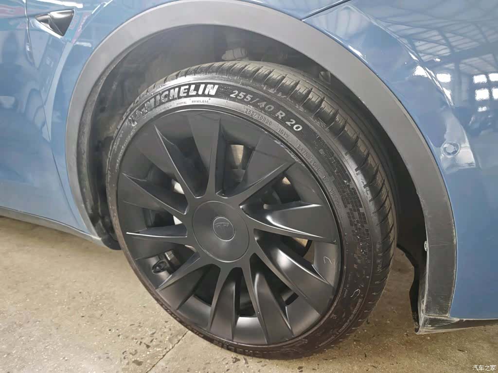 Tesla Model Y, 2021 4