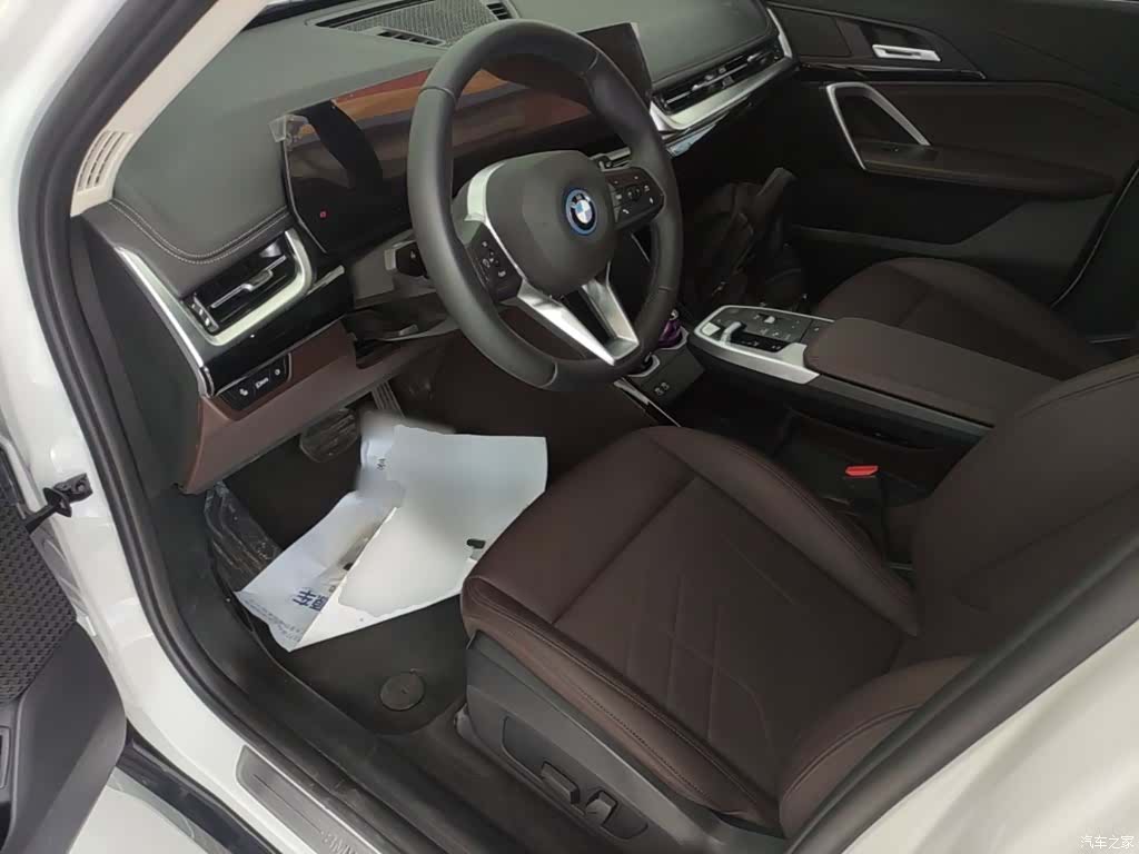 BMW iX1, 2025 15