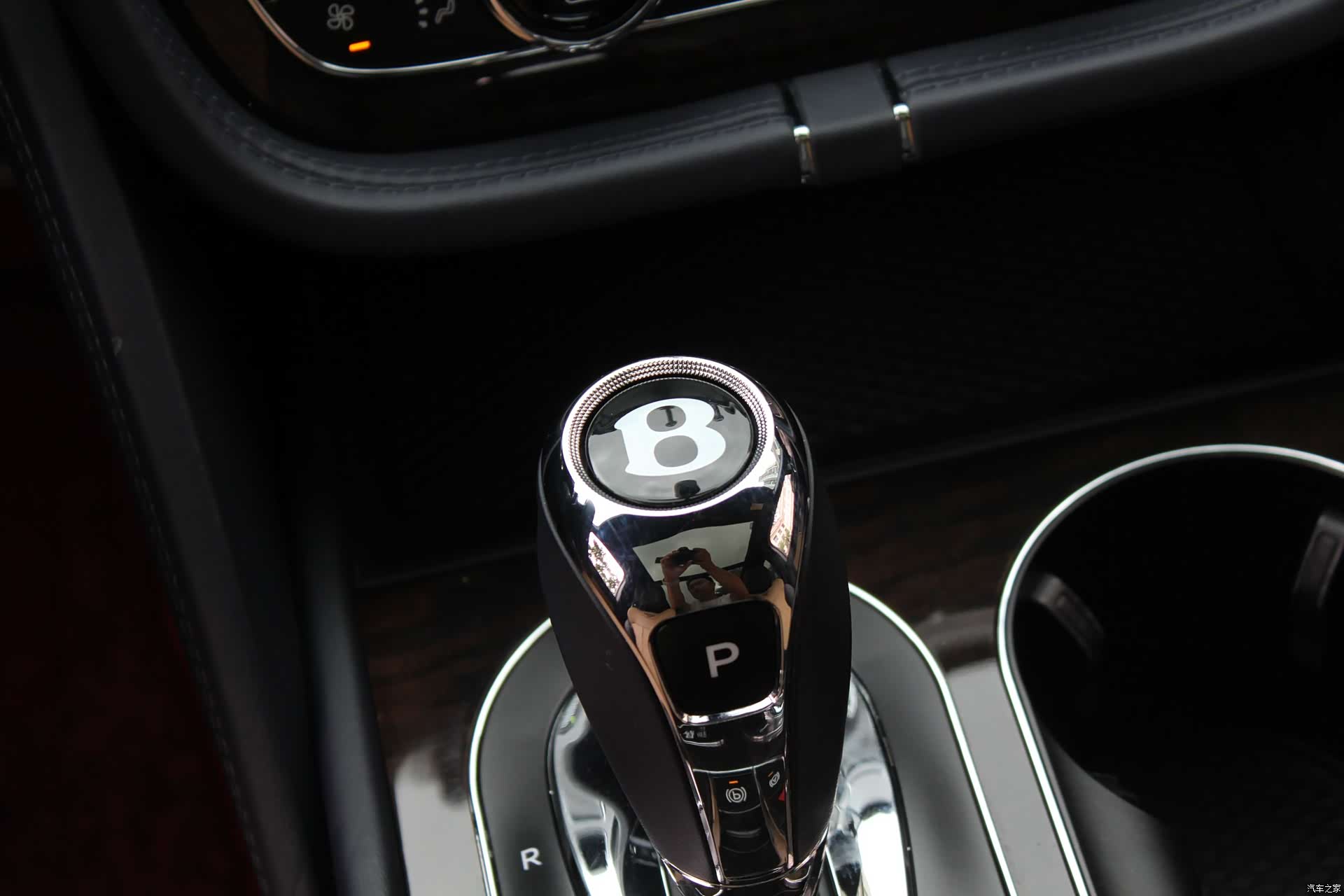 Bentley Bentayga, 2018 15