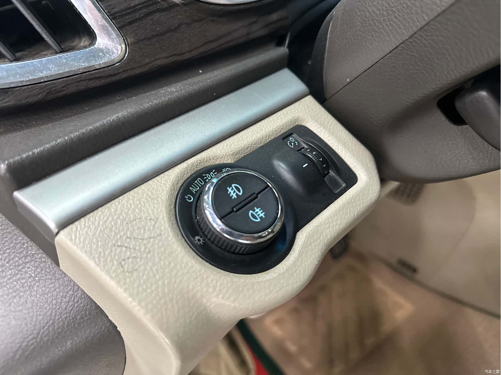 Buick GL8, 2011 6