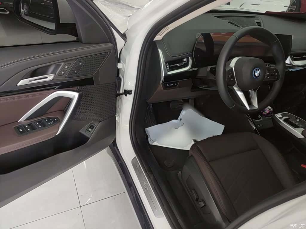 BMW iX1, 2025 16