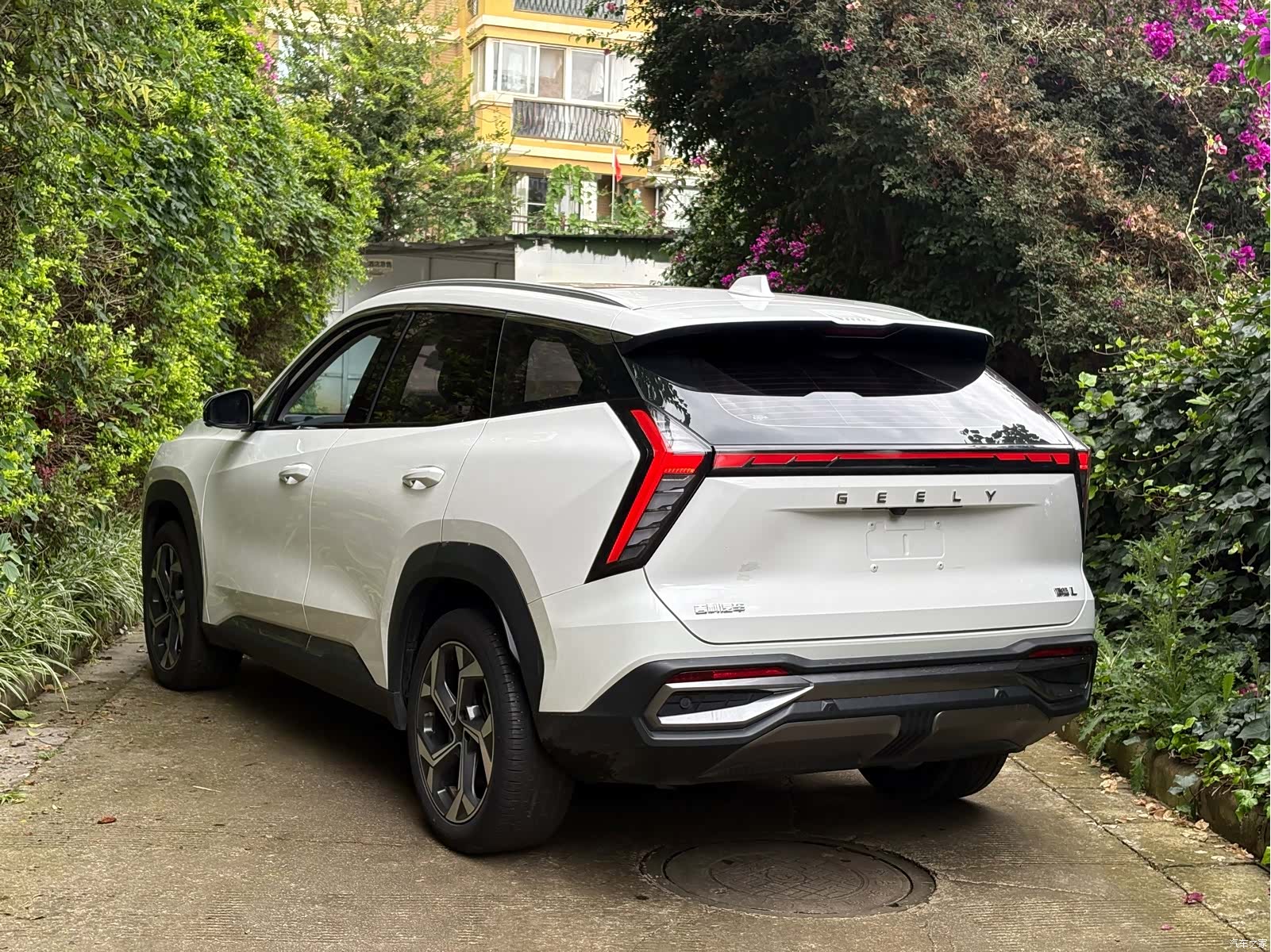 Geely Boyue, 2023 13
