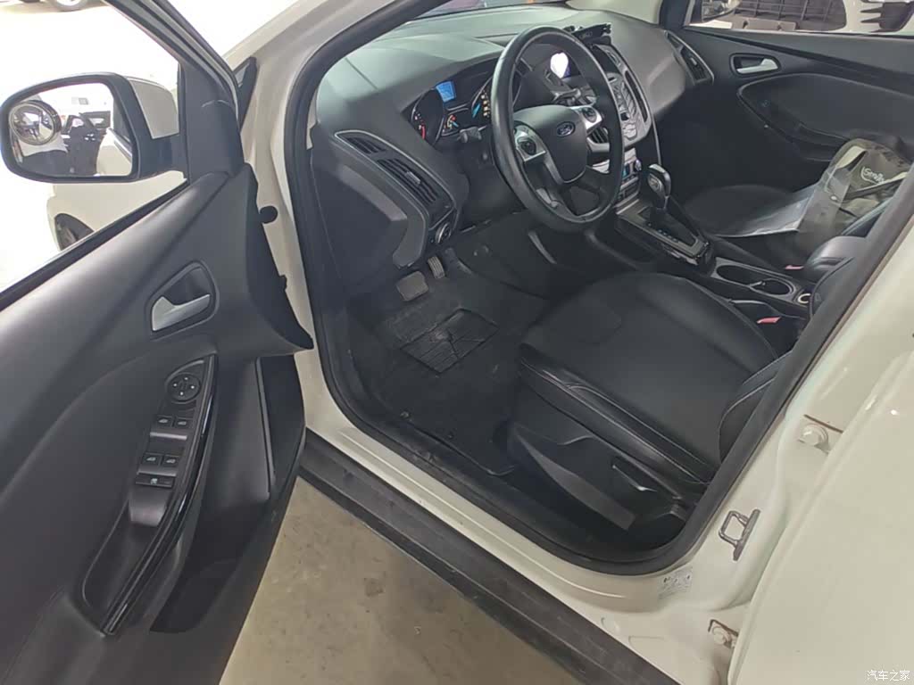 Ford Focus, 2015 12