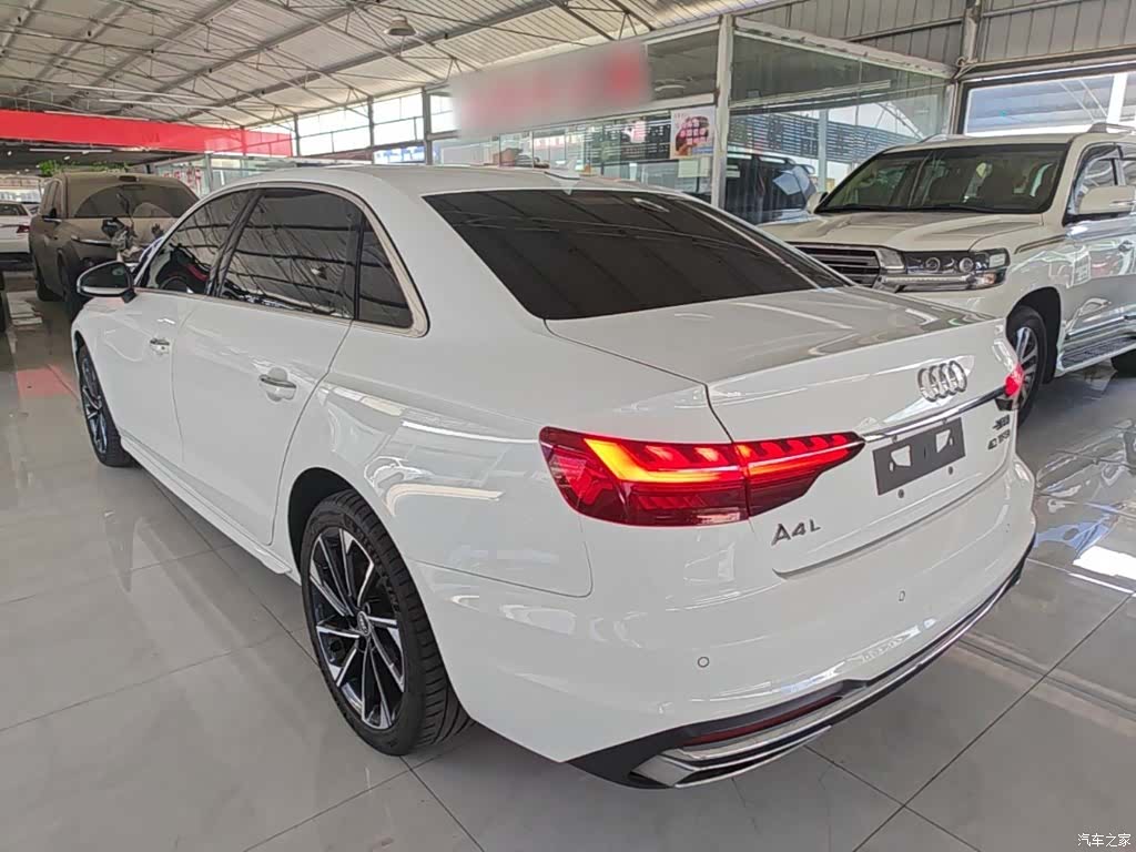 Audi A4L, 2022 все фото