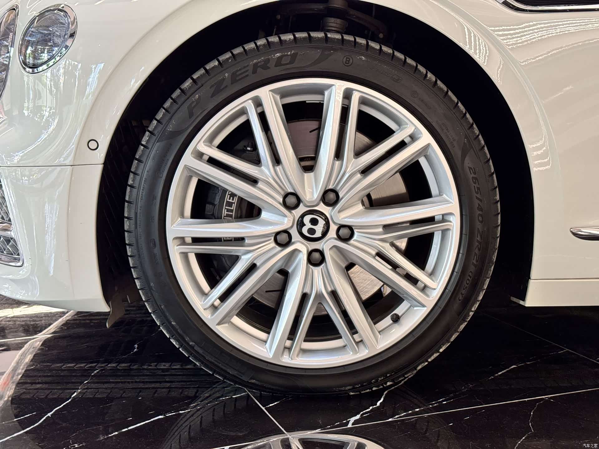 Bentley Flying Spur, 2023 6