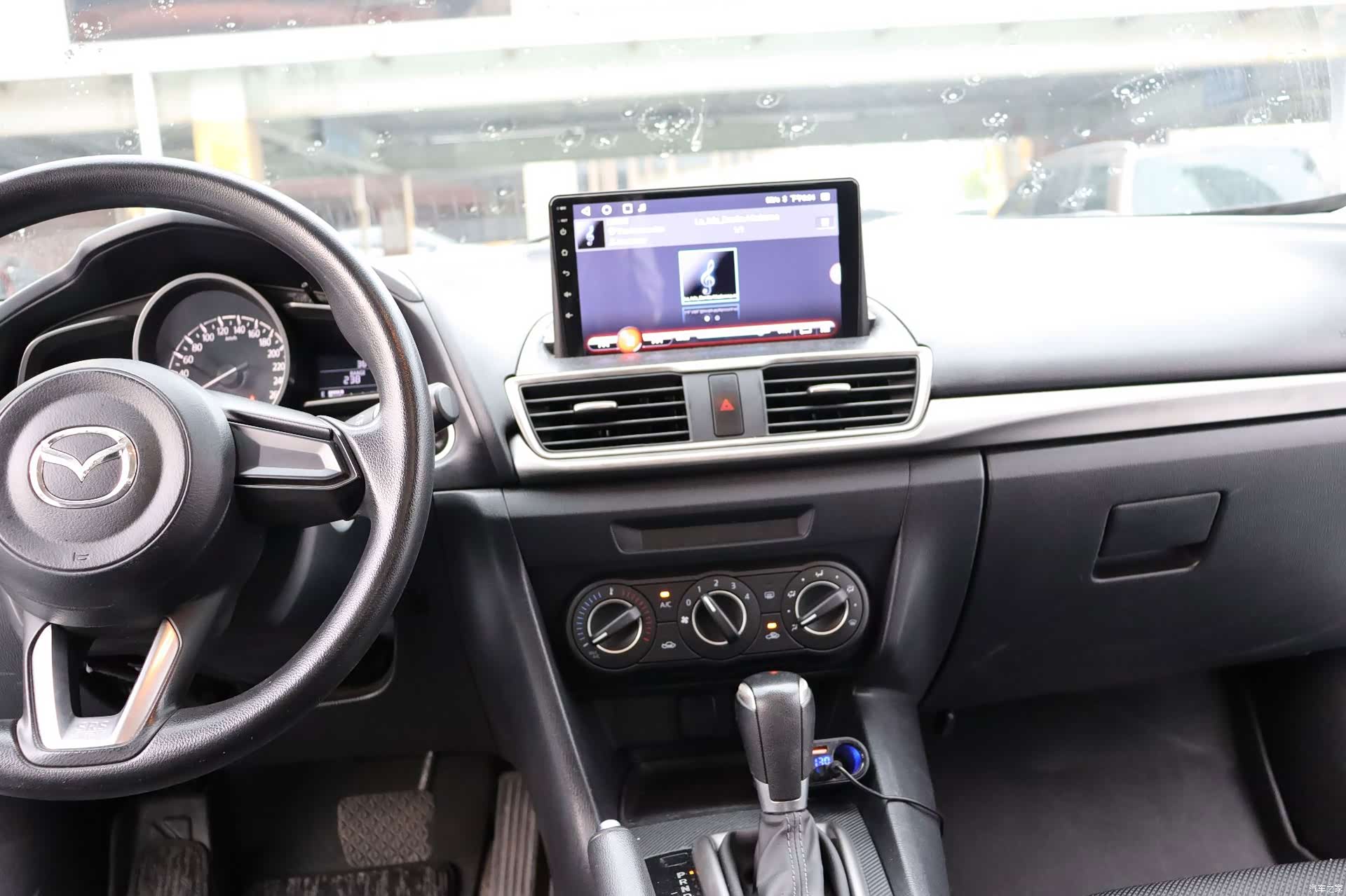 Mazda Mazda3, 2017 12