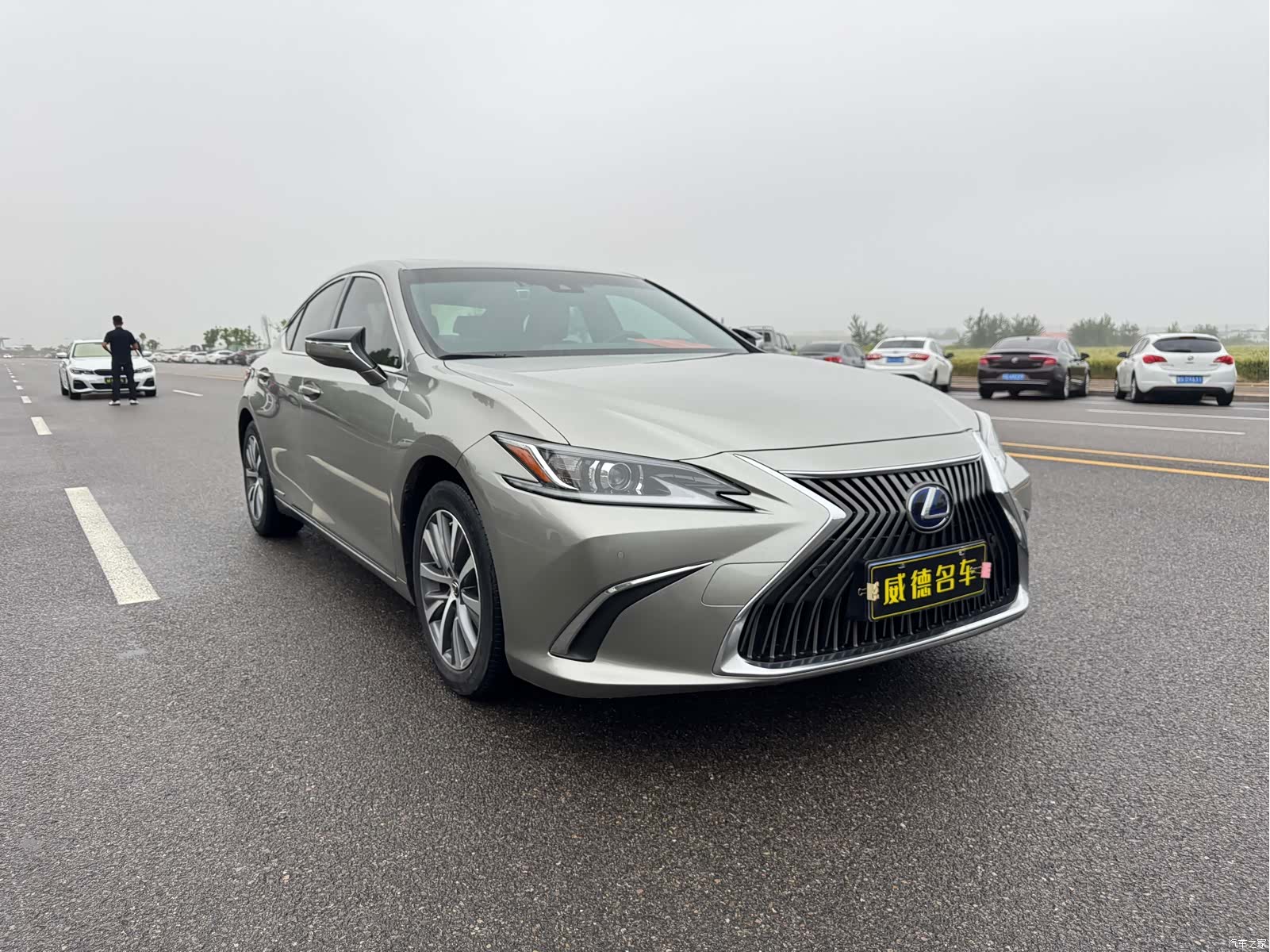 Lexus ES, 2021 3