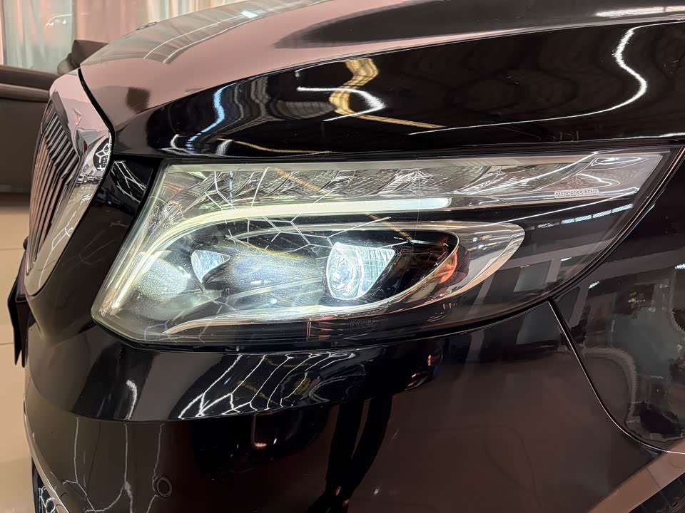 Mercedes-Benz V-class