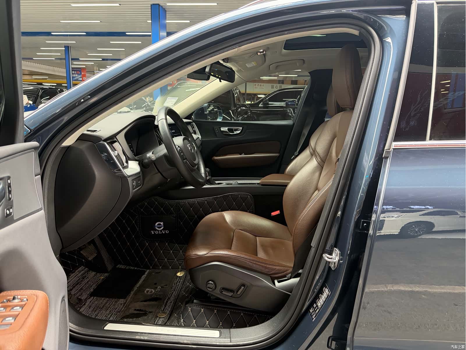Volvo XC60, 2019 все фото