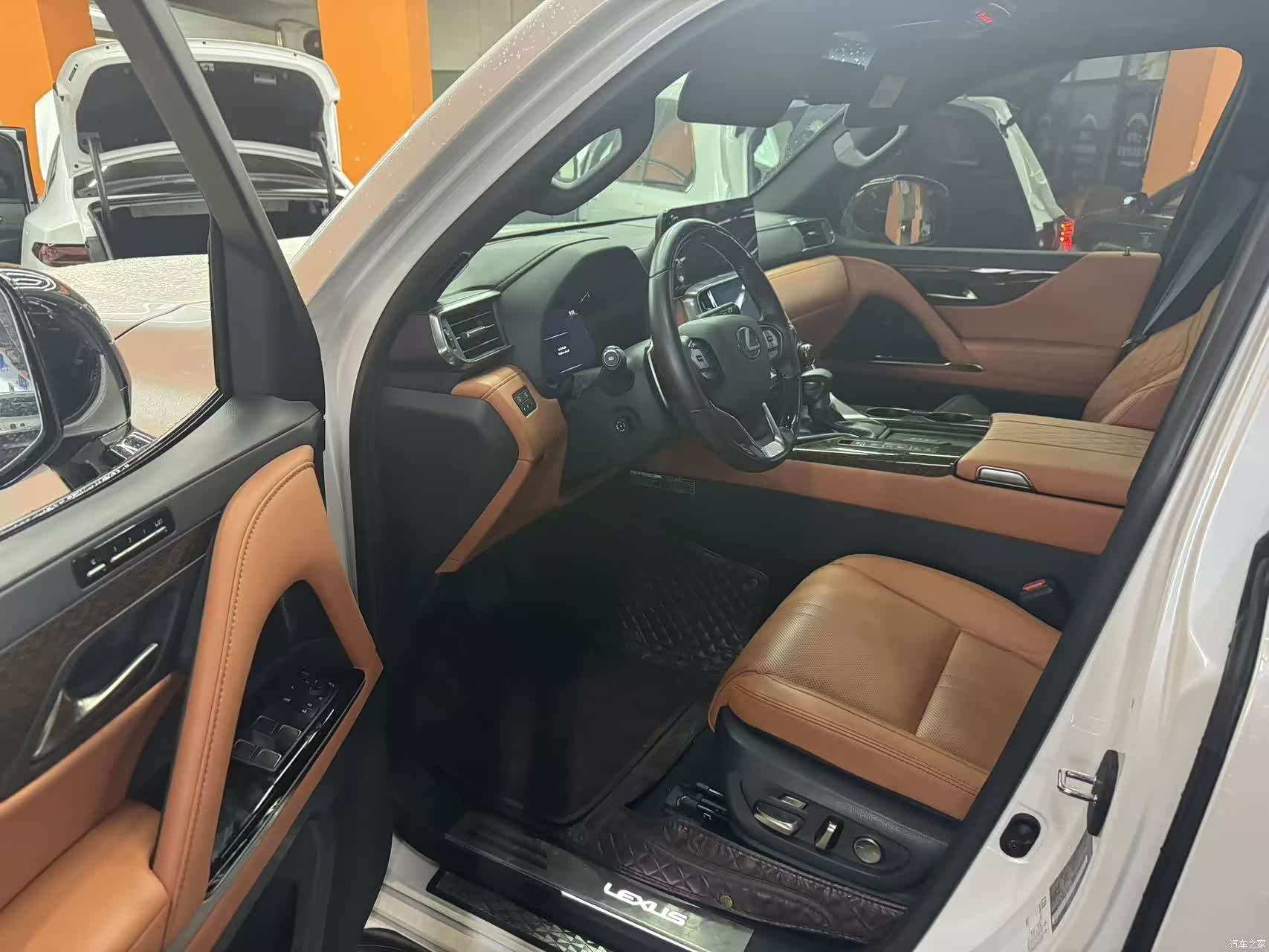 Lexus LX, 2024 4