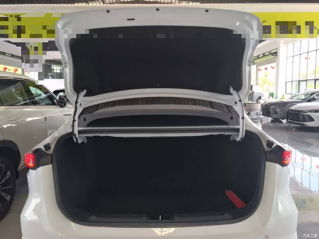 Geely Galaxy L6, 2025 19