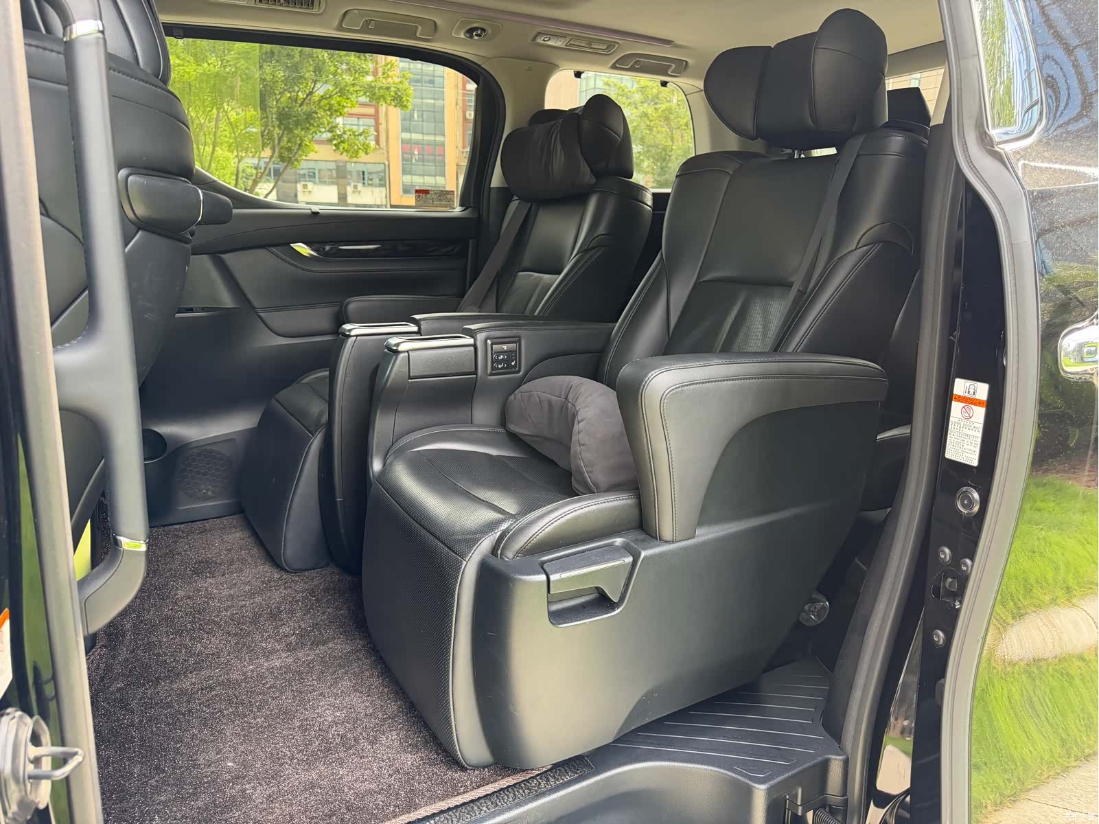 Toyota Vellfire, 2022 8