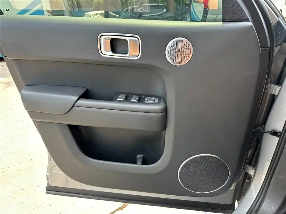 Li Auto Ideal L8