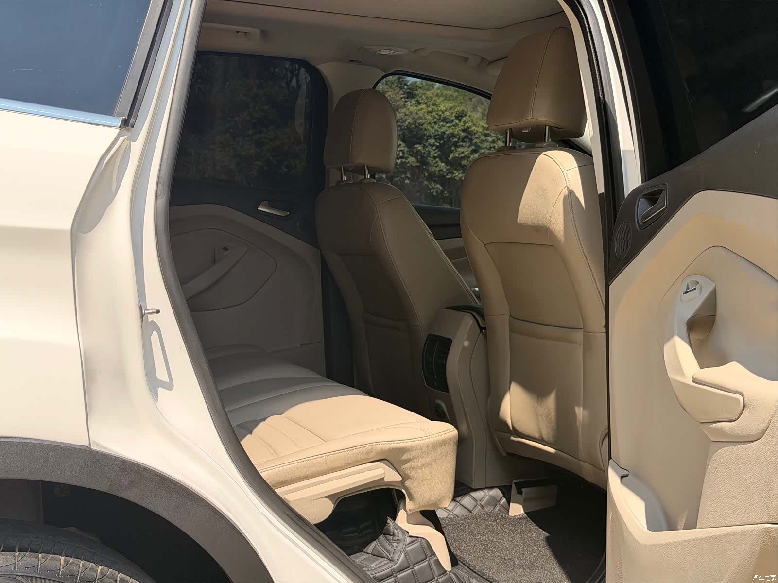 Ford Kuga, 2014 7