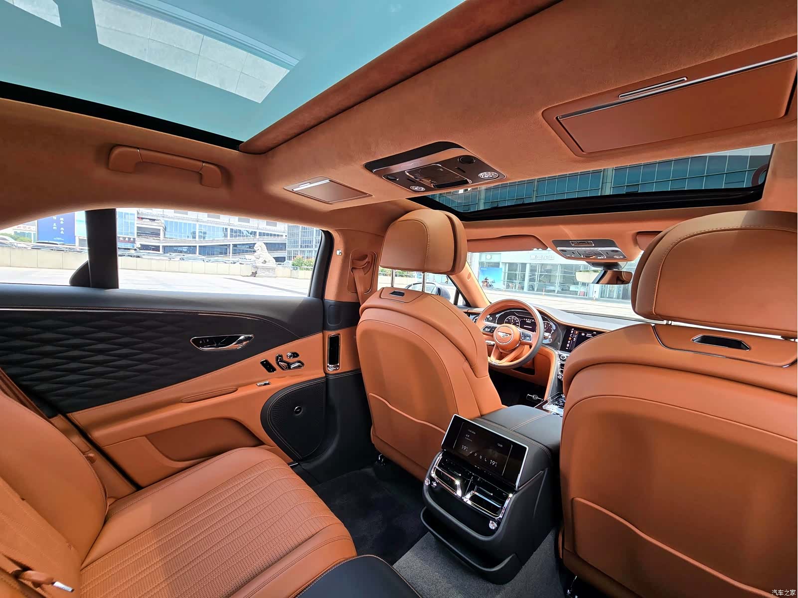 Bentley Flying Spur, 2024 14
