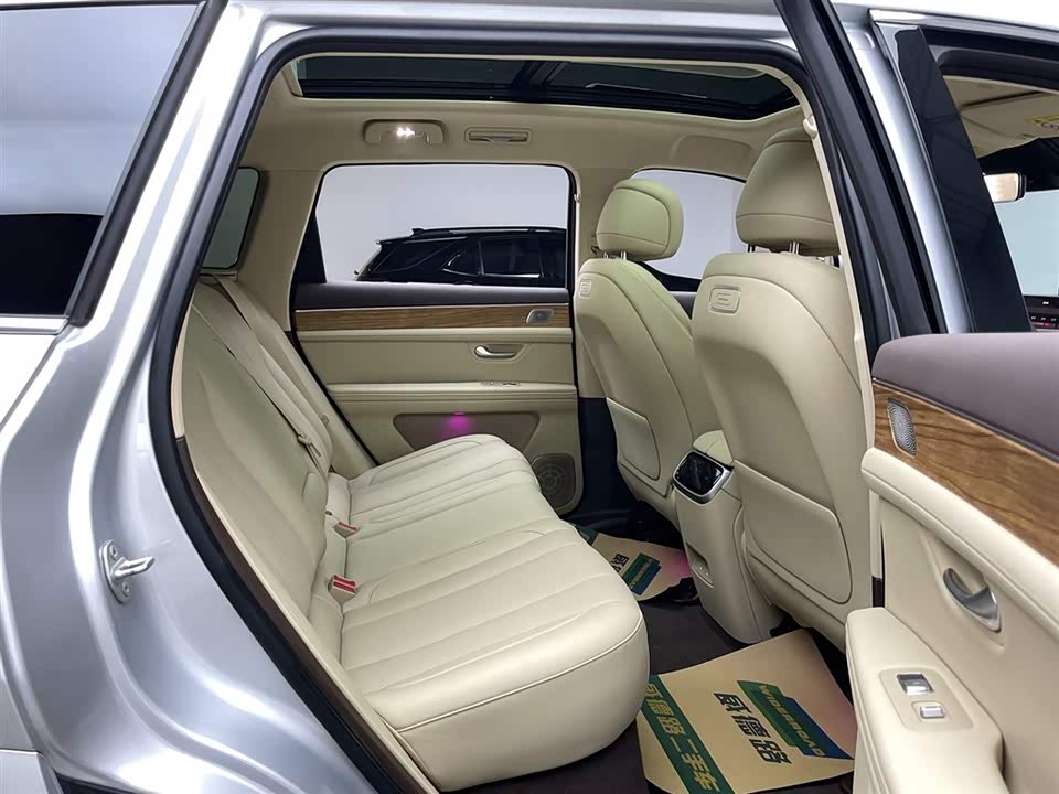 AITO Ask the world M7