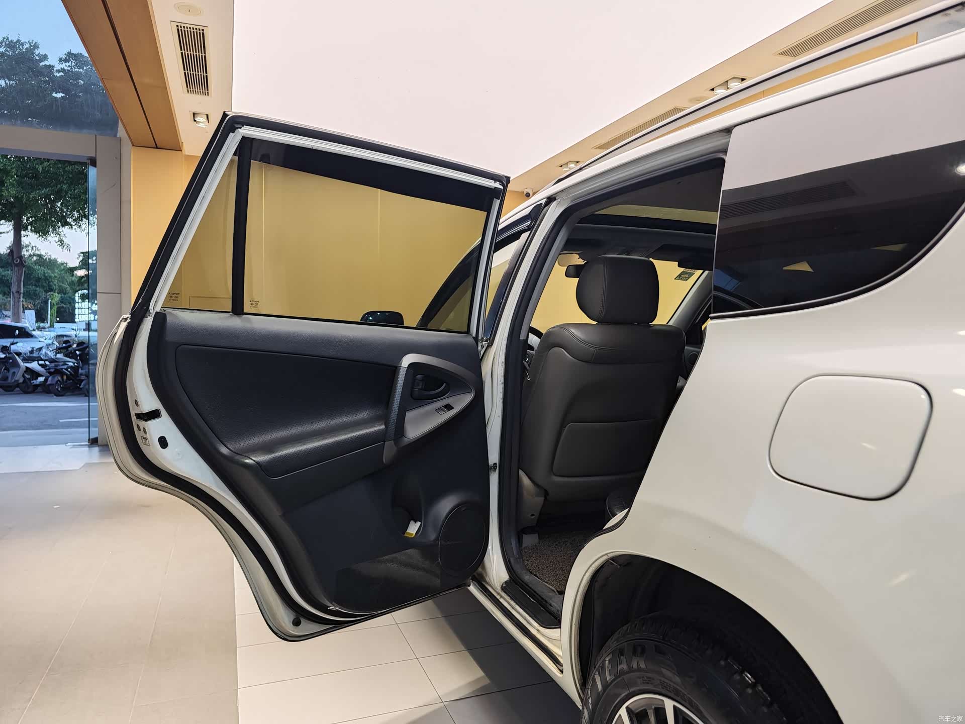Toyota RAV4, 2011 20