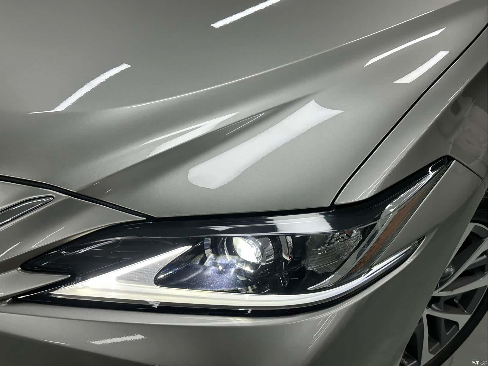 Lexus ES, 2022 3