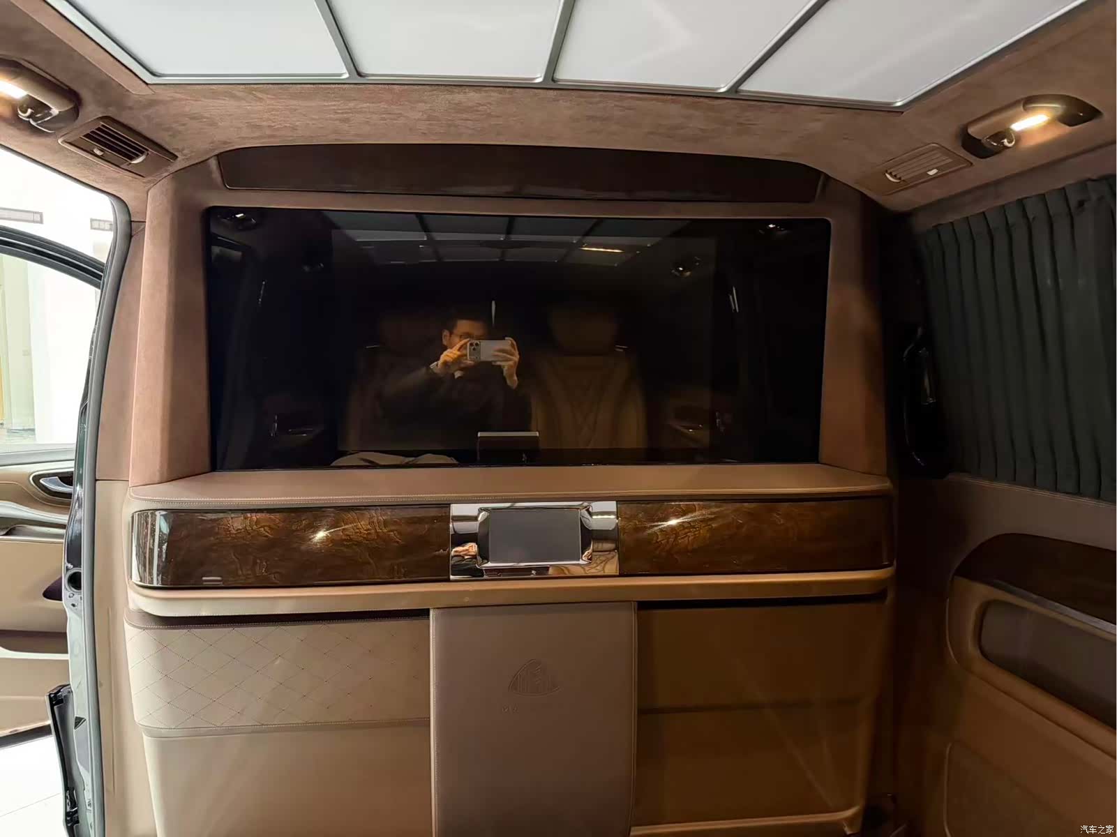 Mercedes-Benz V-Class, 2020 11
