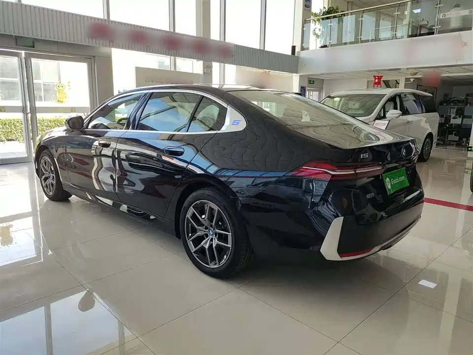 BMW i5