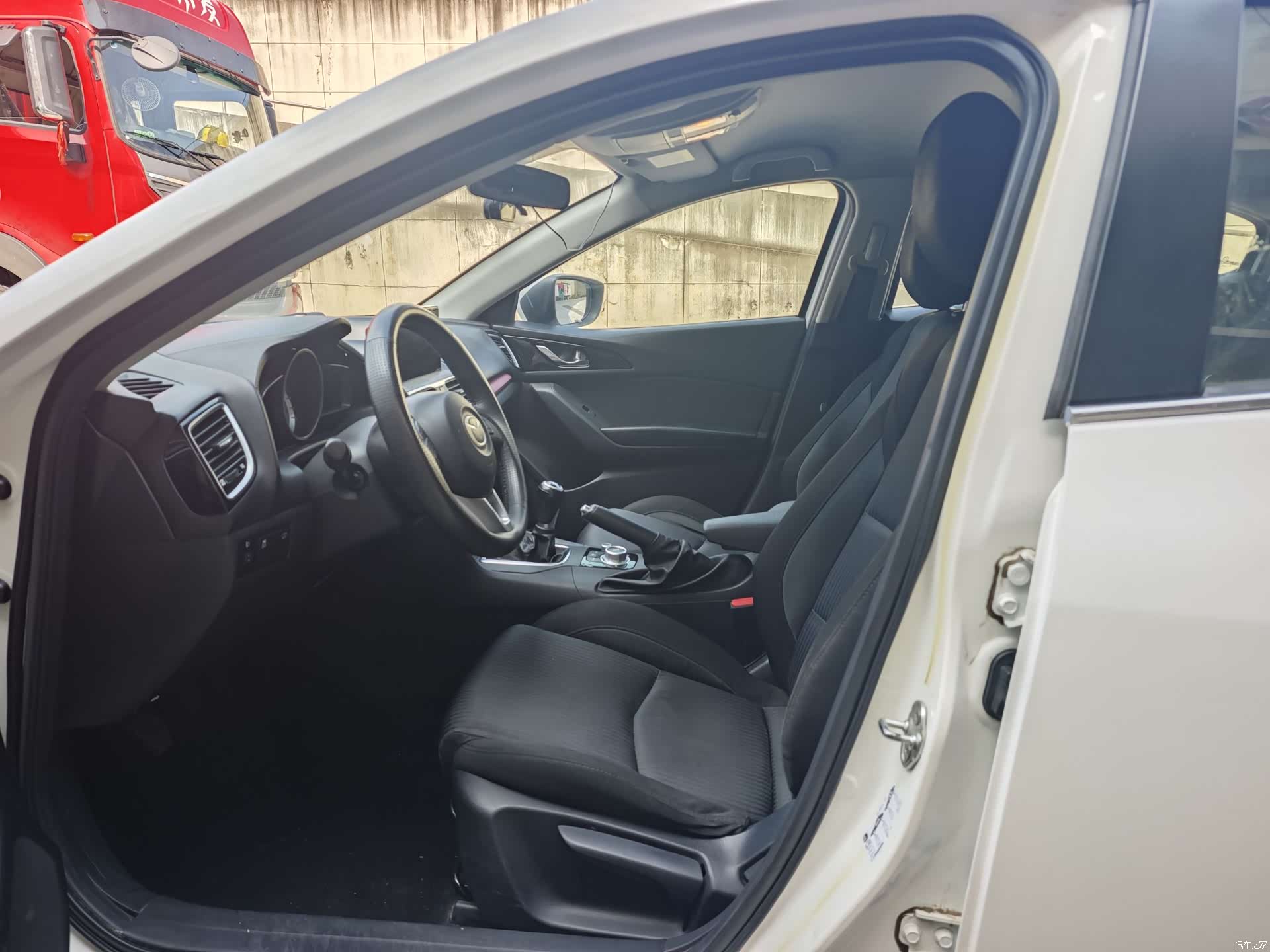 Mazda Mazda3, 2015 4