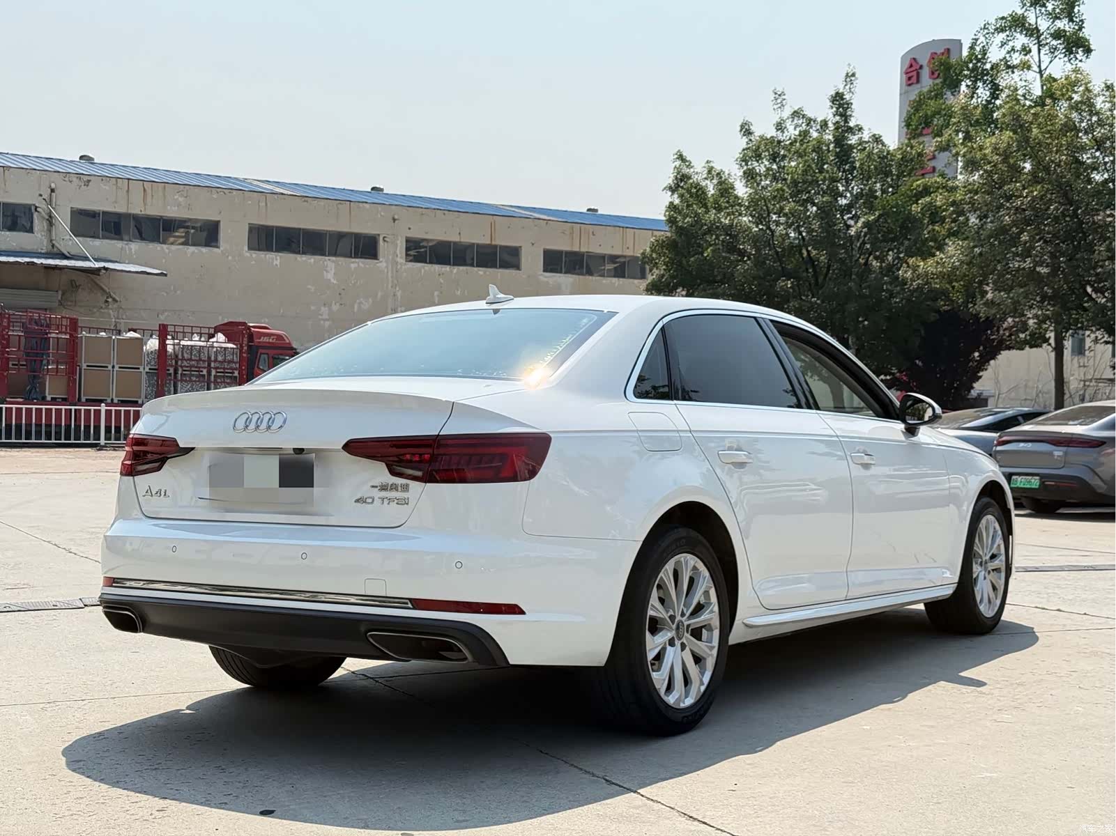 Audi A4L, 2019 все фото