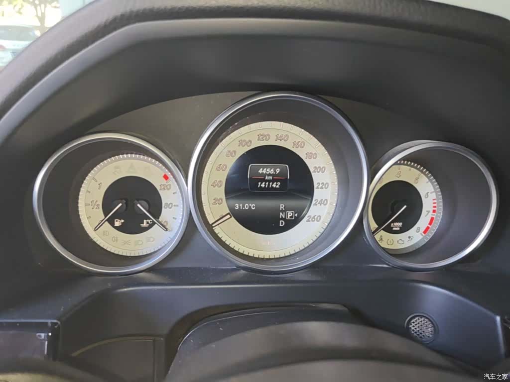 Mercedes-Benz E-Class, 2015 12