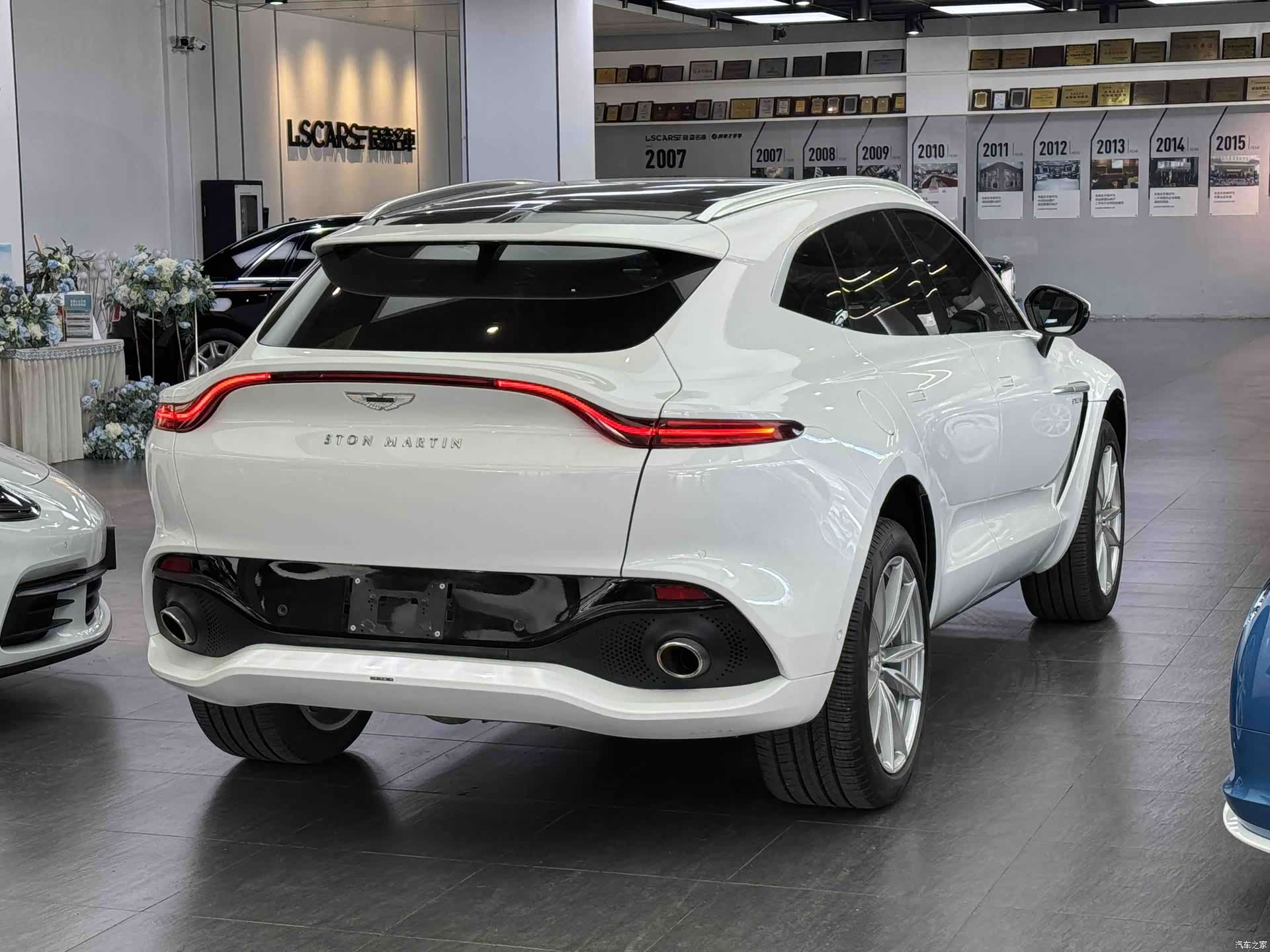 Aston Martin DBX, 2022 6