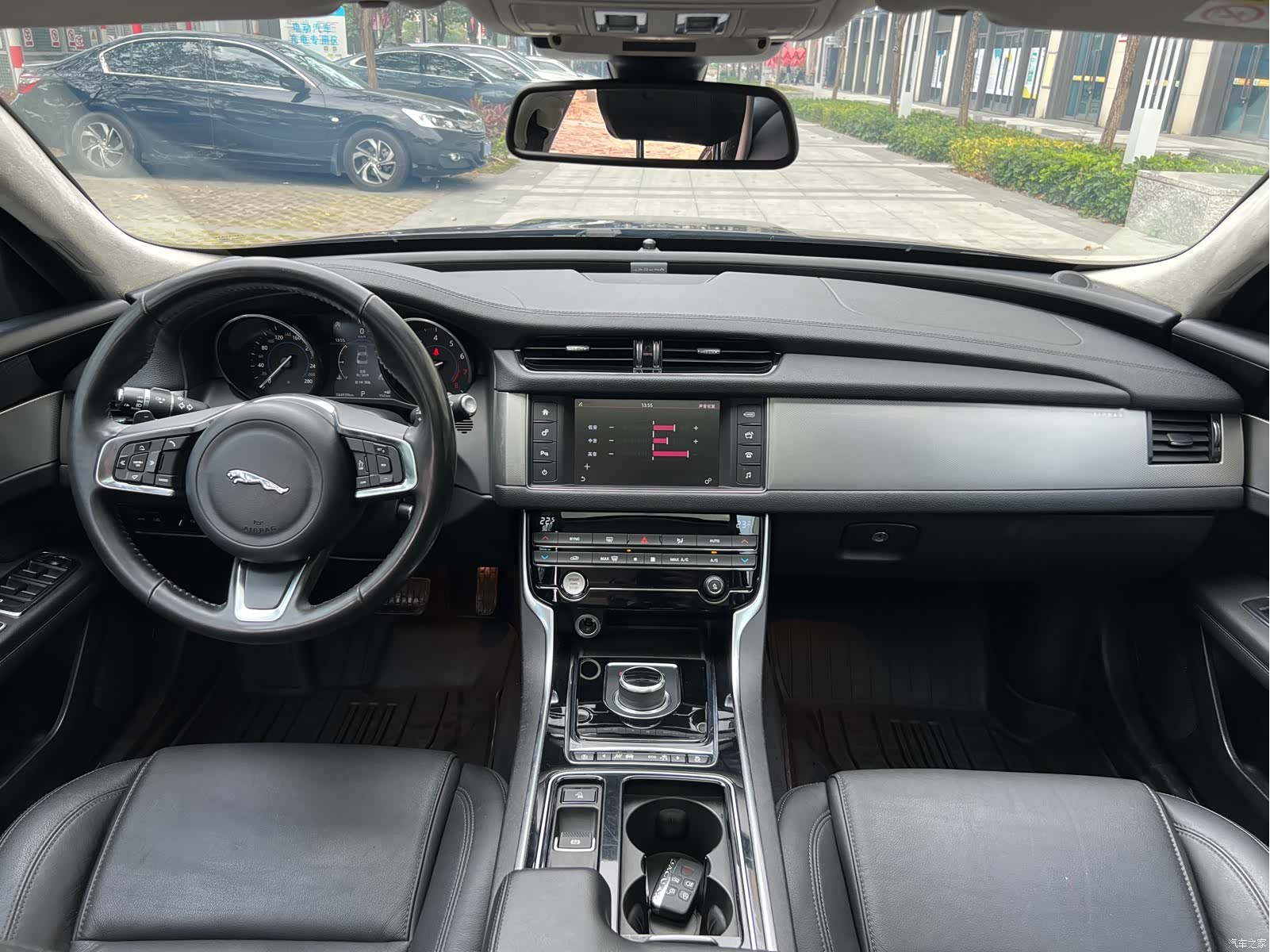Land Rover XFL, 2018 13