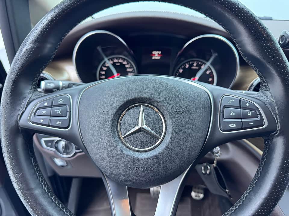Mercedes-Benz V-class
