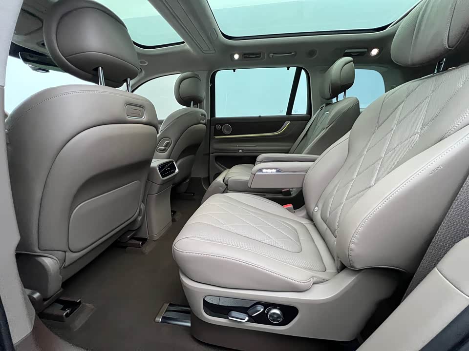 AITO Ask the world M9