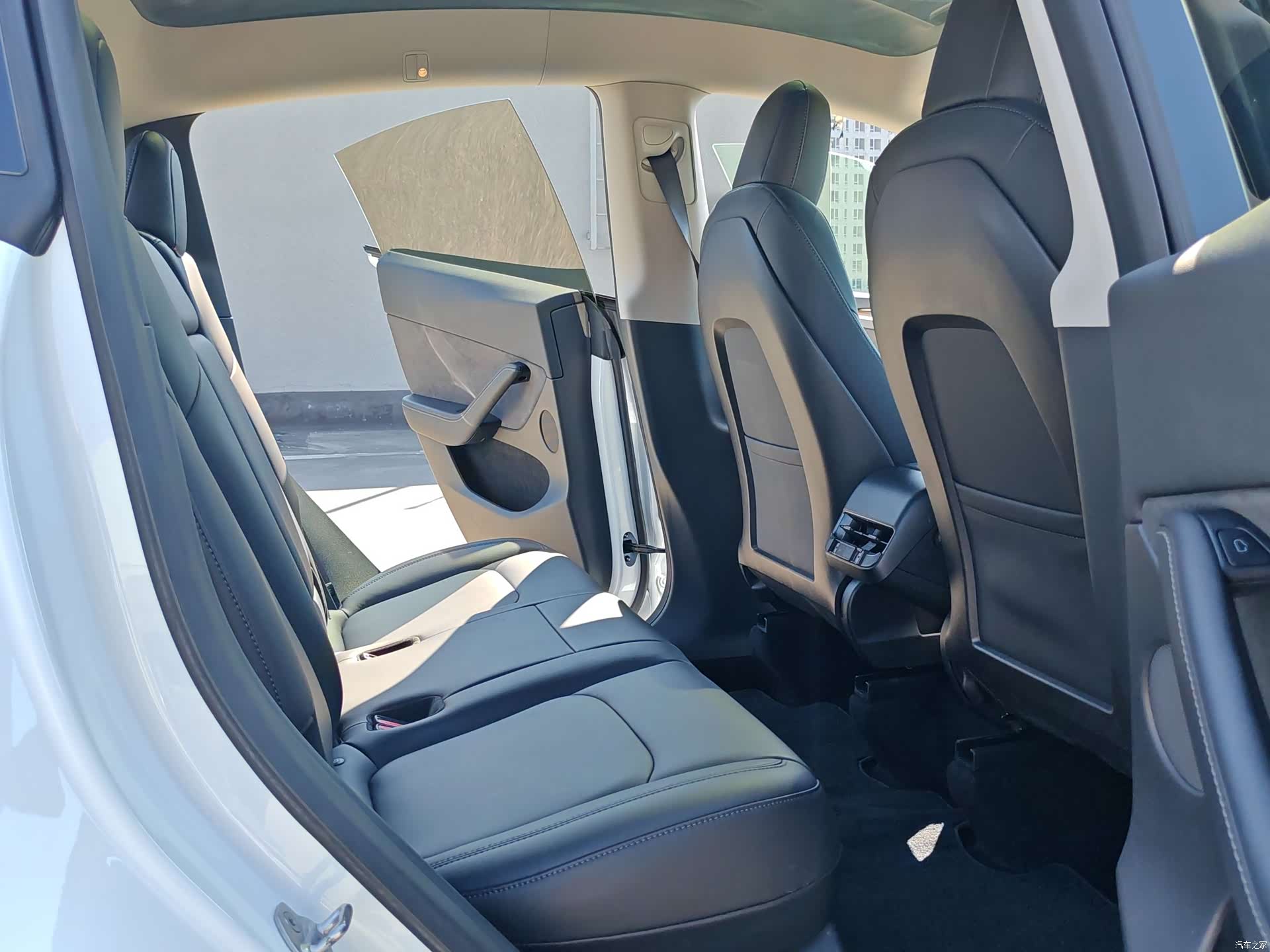 Tesla Model Y, 2021 12