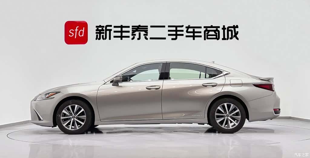 Lexus ES, 2020 4