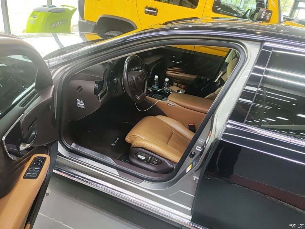 Lexus LS, 2019 3