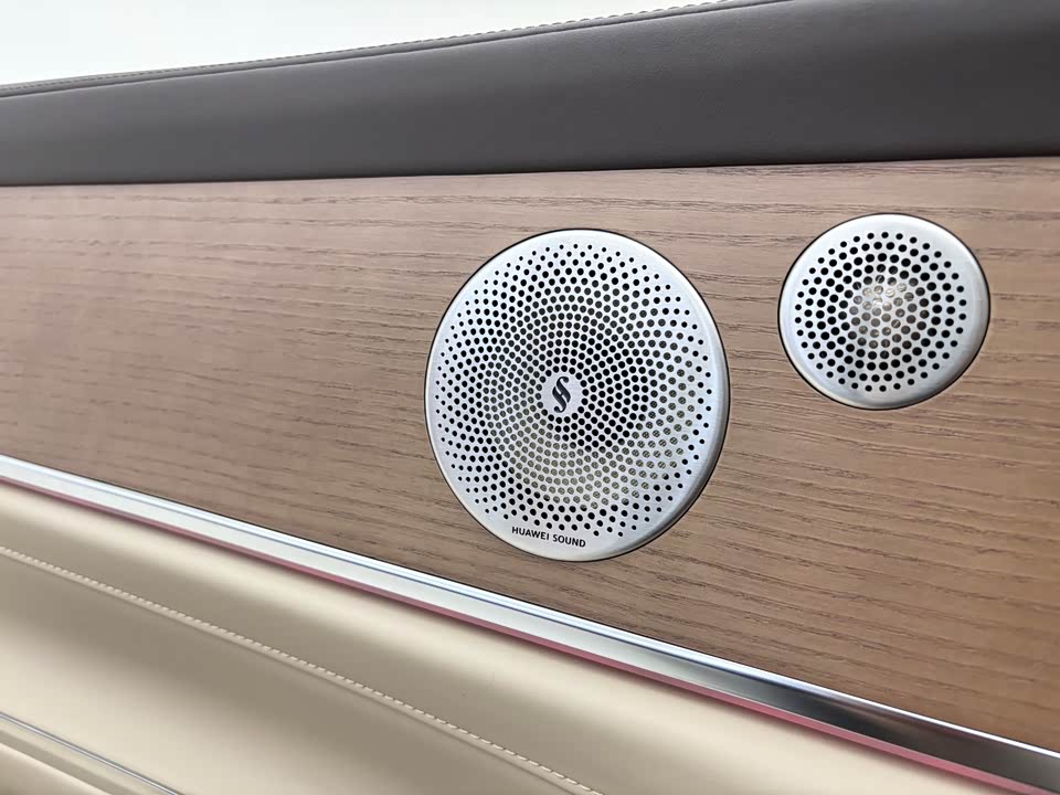 AITO Ask the world M9