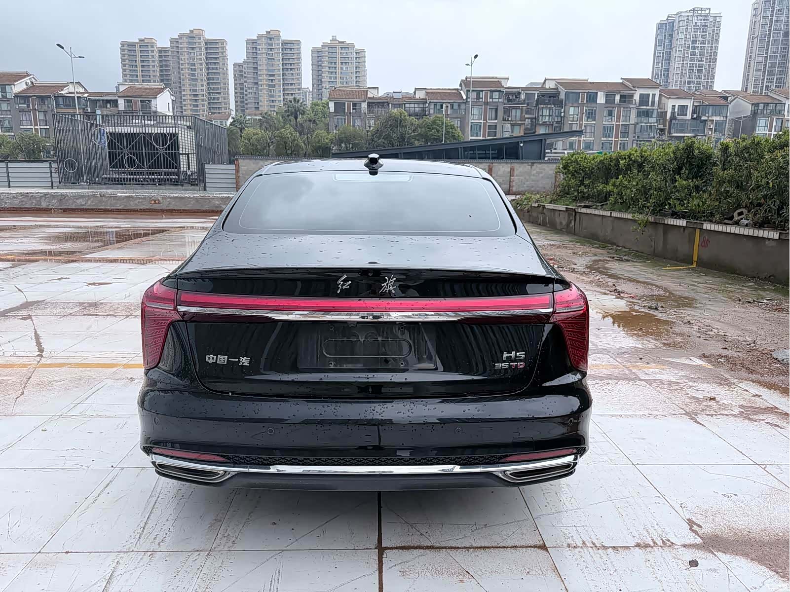 Hongqi H5, 2022 8