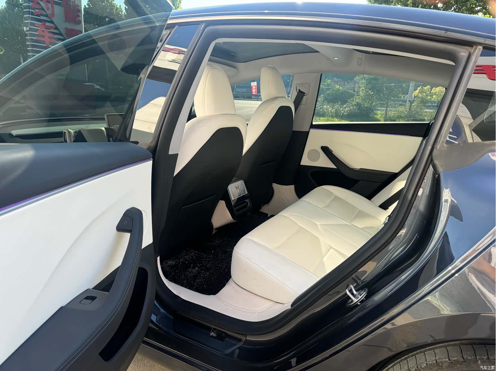 Tesla Model 3, 2025 9