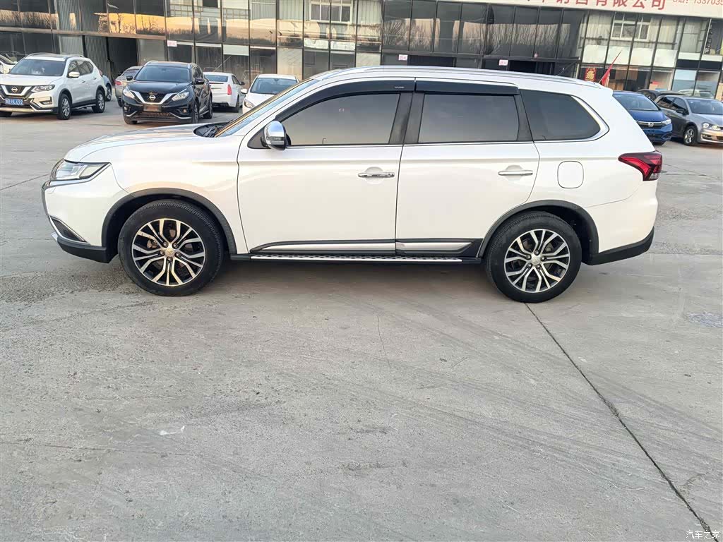 Mitsubishi Outlander, 2017 16