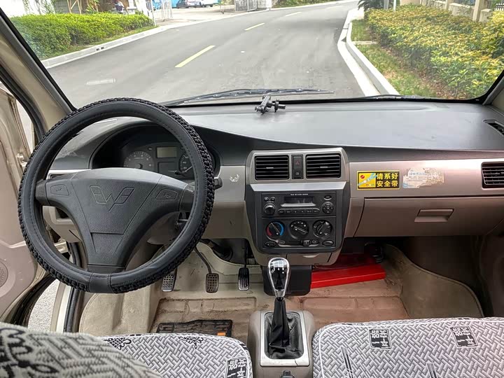 Wuling Rongguang 2014 1.2L S ji ben xing