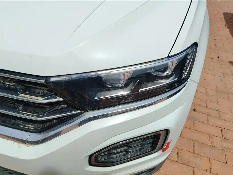 Volkswagen T-ROC exploring Songs