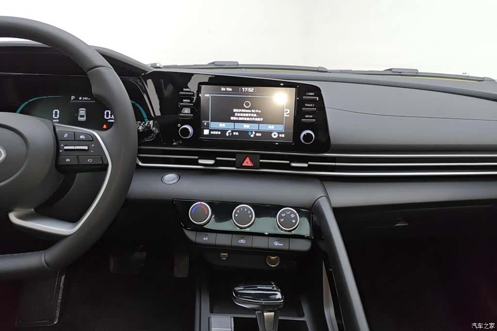 Hyundai Elantra, 2025 13