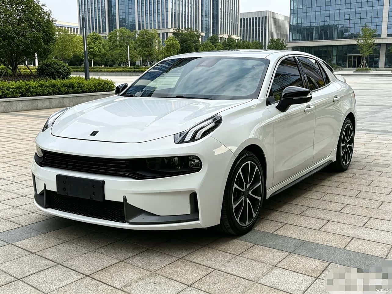 Lynk & Co 02