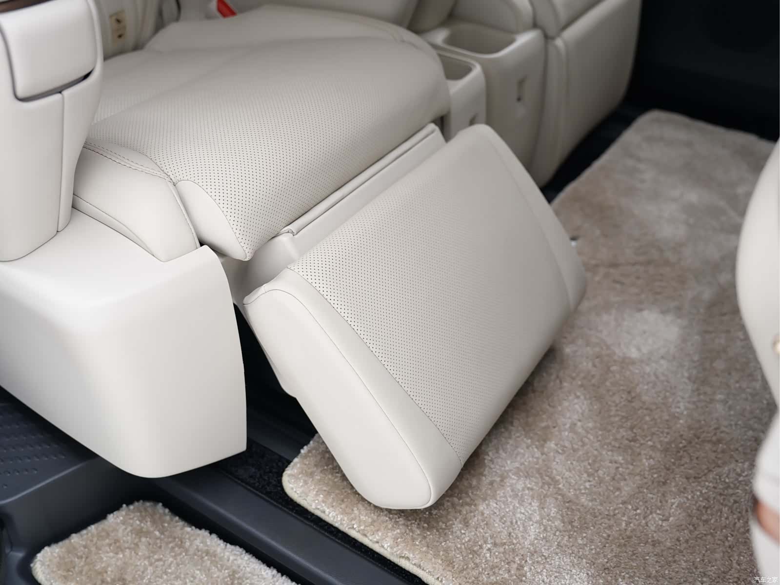 Lexus LM, 2026 22