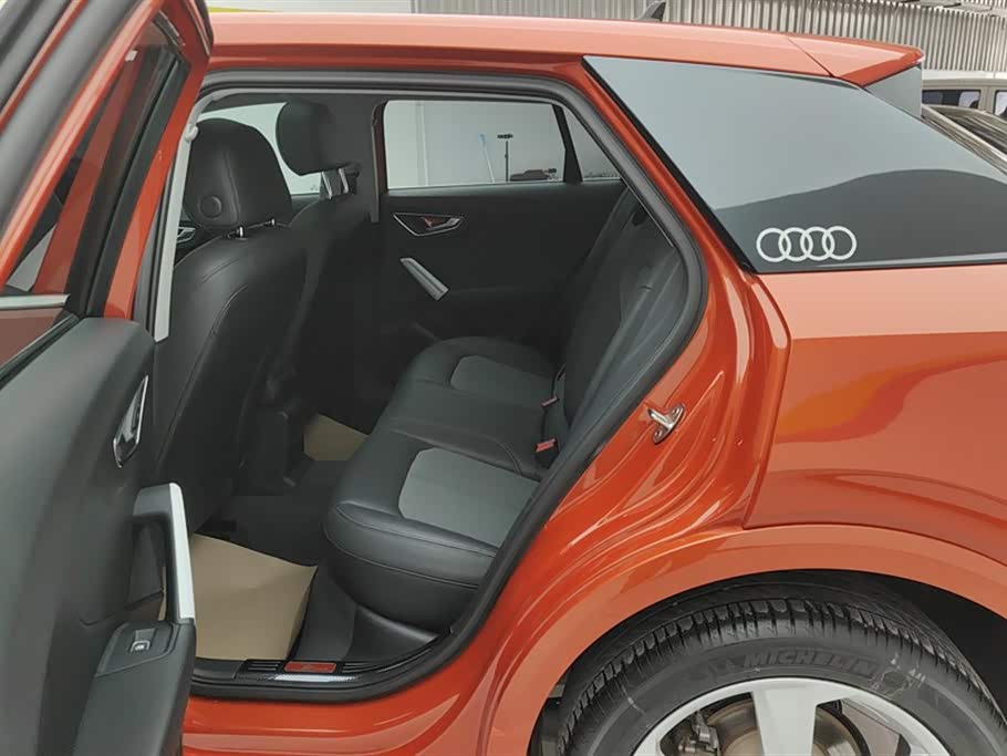 Audi Q2L