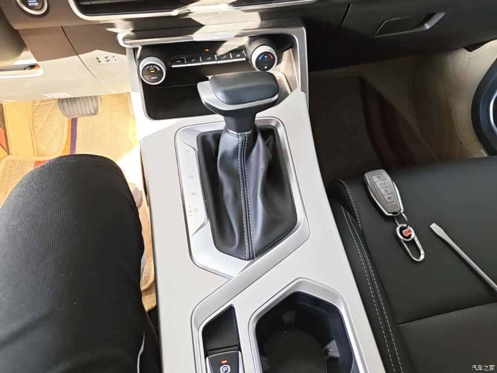 Geely Coolray, 2024 14