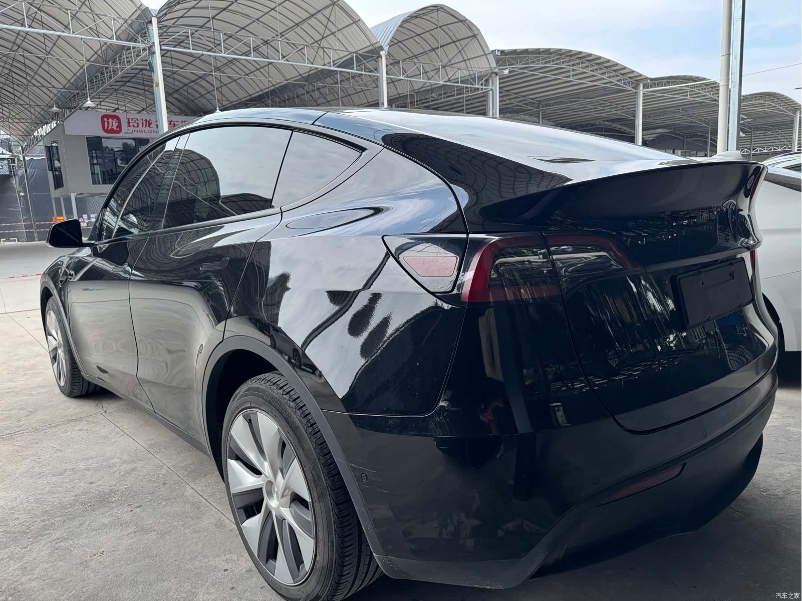 Tesla Model Y, 2022 все фото
